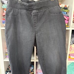 Avenue denim capris